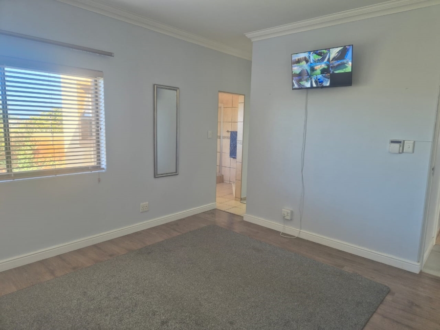 5 Bedroom Property for Sale in Heuningkloof Western Cape